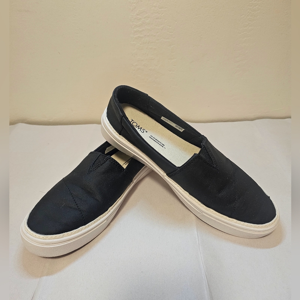 Women's TOMS Classic Black Canvas Slip-Ons Size‎ 7